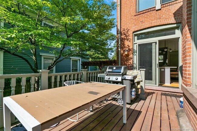 Building Photo - 20 Academy St