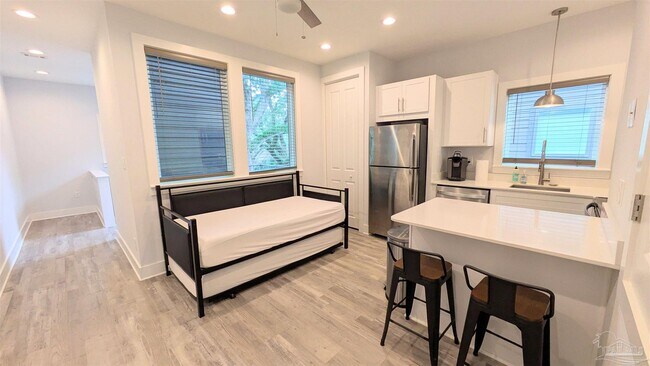 Building Photo - 379 S Clubbs St