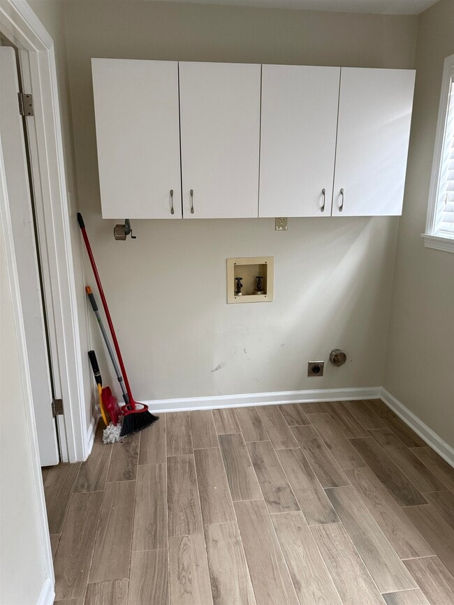 Building Photo - 8442 Farrah Ln