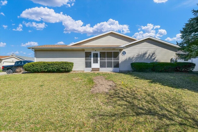 Building Photo - Luxurious & Expansive Duplex in Prime East Bloomington – Your Next Home Awaits!