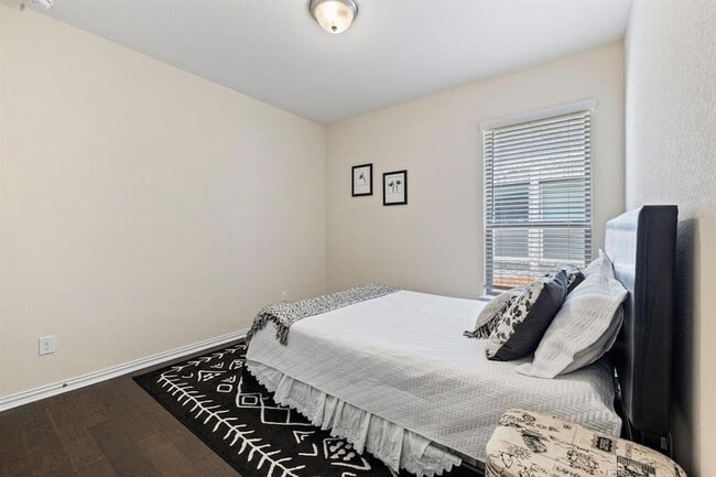 Building Photo - 7716 Pace Ravine Dr