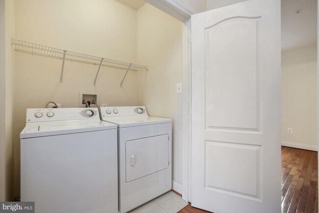 Building Photo - 207 Garden View Way