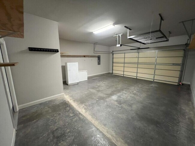 Building Photo - Beautiful 4-Bedroom Home in The Magnificen...