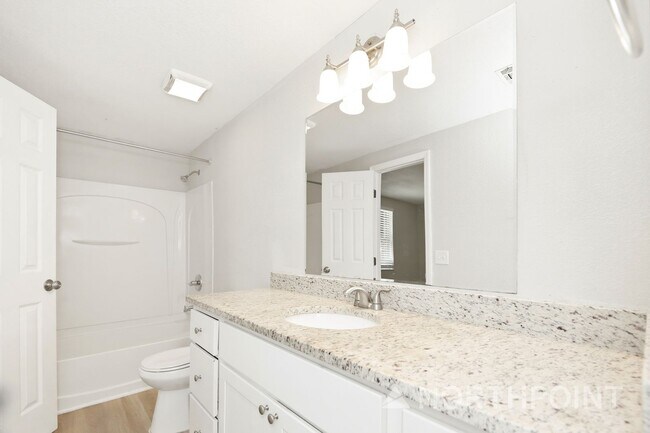 Building Photo - 3 BR/1BA | Newly Renovated Single Family Home |  Fenced backyard | In Jacksonville!