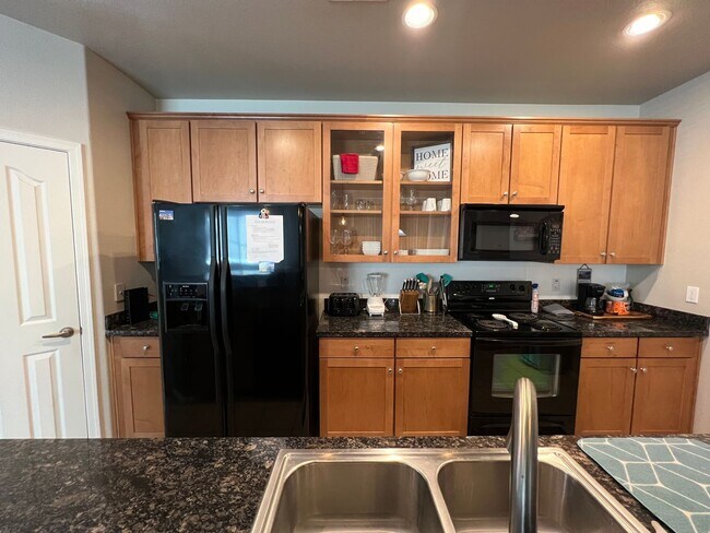 Building Photo - HALF OFF FIRST MONTHS RENT SPECIAL!