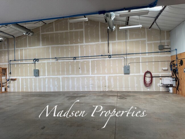 Building Photo - 1115 E Ewald Ct
