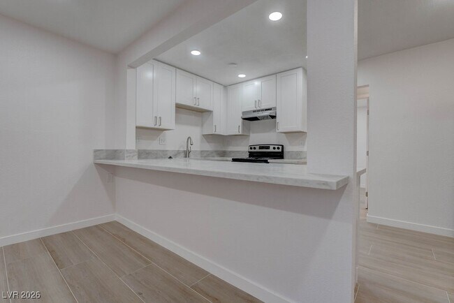 Building Photo - 342 S Water St