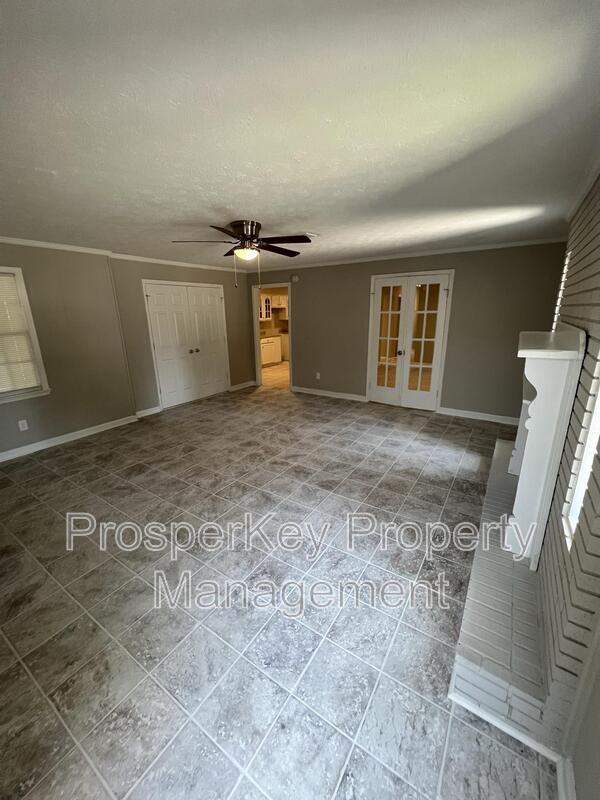 Building Photo - 615 Buford Dr