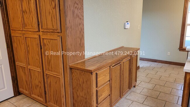 Building Photo - COMING IN JULY! Beautiful 3 bed/2 bath Hom...