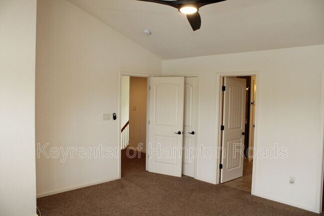 Building Photo - 3901 Grand Isle Dr