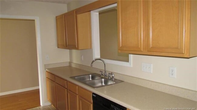 Building Photo - 2442 Larwood Dr