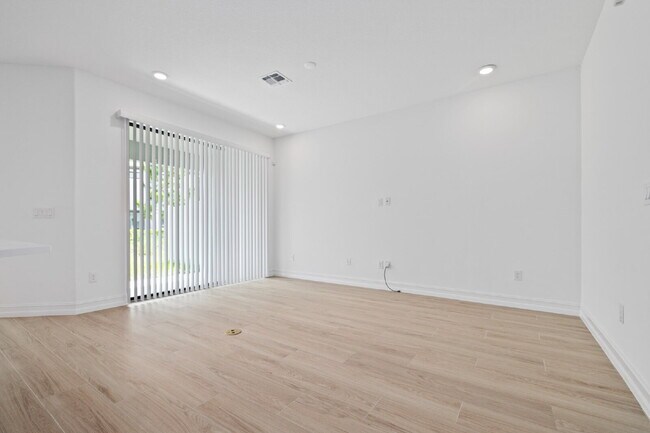 Building Photo - Estancia luxury 3-Bed Retreat in Wesley Ch...