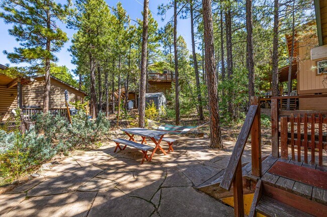 Building Photo - 3 bedroom, 2 bathroom, Spacious Scenic Munds Park Home!