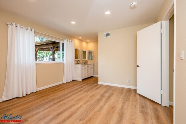 Building Photo - 6263 Malory Dr