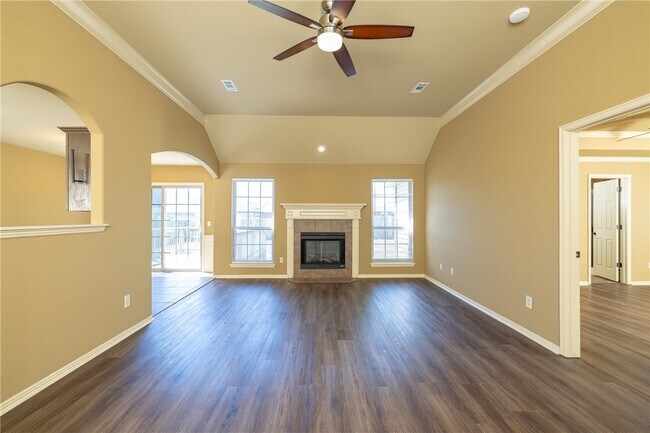 Building Photo - 515 Liem Cir