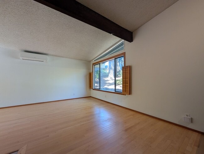 Building Photo - Fantastic 3-Bedroom, 2.5-Bath Home In East Eugene!