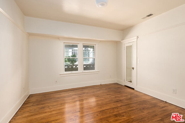 Building Photo - 2332 W 31st St