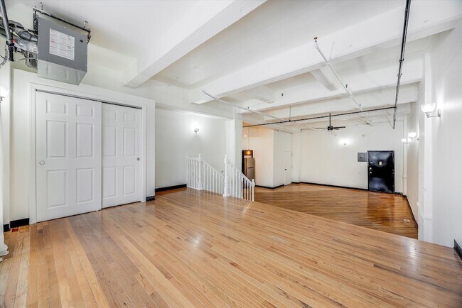 Building Photo - 2 Union St