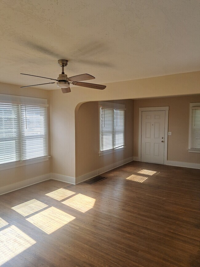 Building Photo - 104 N Farr Rd