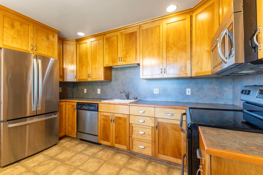 Building Photo - 6900 McQuillan Cir