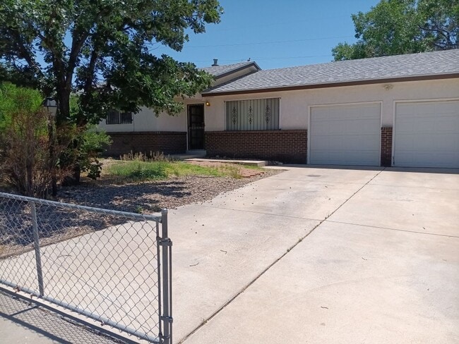 Primary Photo - Cozy 4-bedroom, 2-bathroom home! Coming soon!