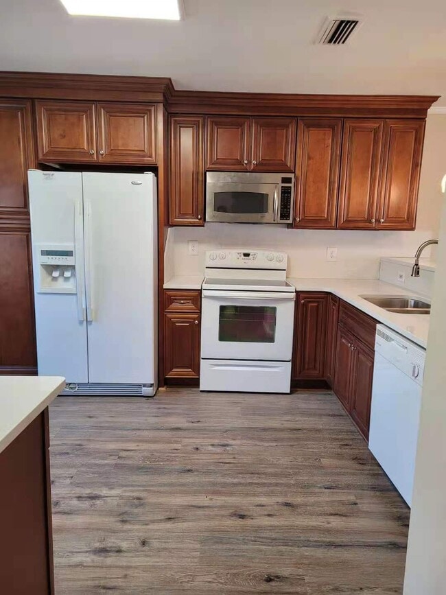 Building Photo - 305 Seeman Ct