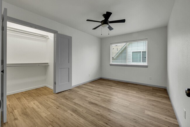 Building Photo - P.57 Kode Properties LLC 3507 - 3509