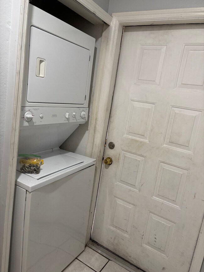 washer Dryer - 1662 Drew St