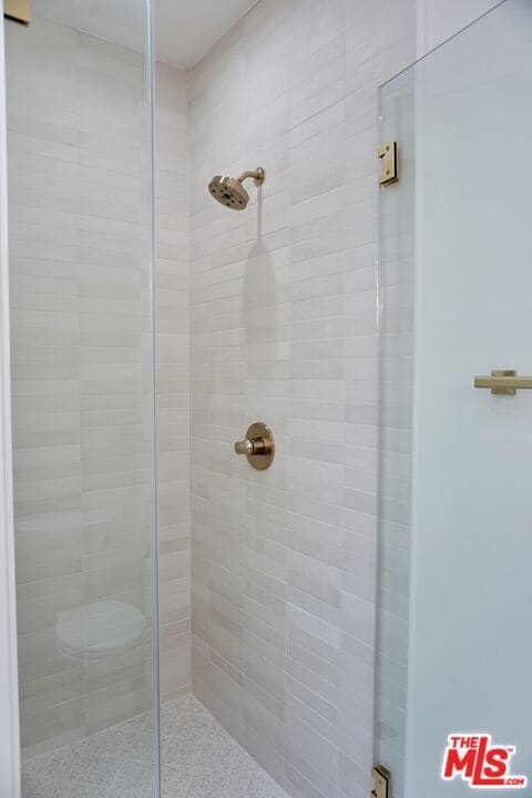 Building Photo - 2668 Greenfield Ave