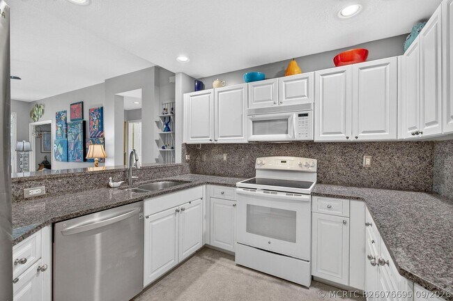 Building Photo - 12418 Crystal Pointe Dr