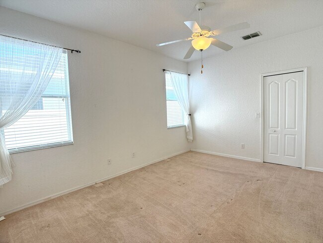 Building Photo - 1131 N Hampton Dr