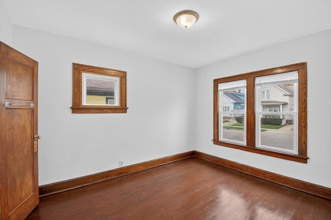 Building Photo - 1927 Harriet St