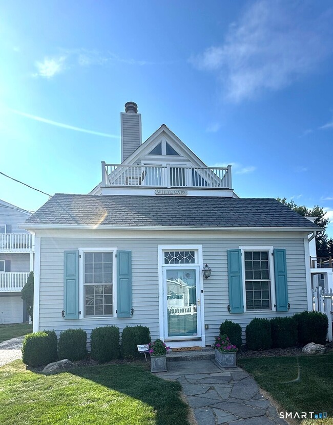 Building Photo - 664 Fairfield Beach Rd