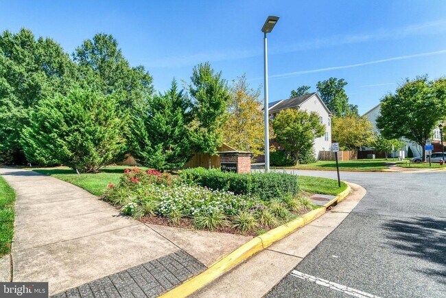 Building Photo - 8535 Wyngate Manor Ct