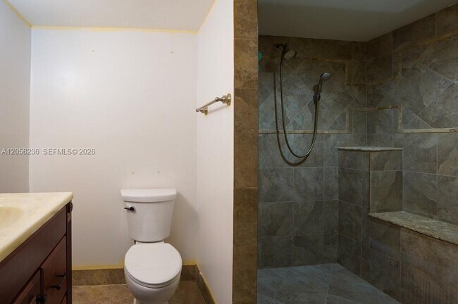Building Photo - 1815 Fairview Villas Dr