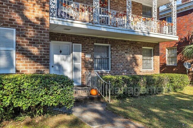 Building Photo - 736 E 45th St