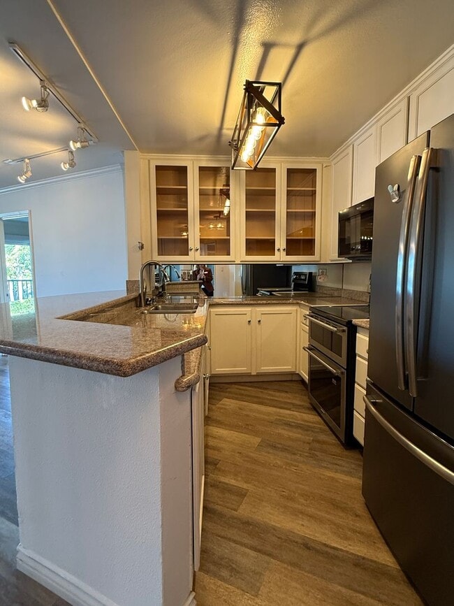 Building Photo - Resort Living year-round! Channel Island Marina Views