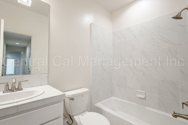 Building Photo - 4 Bedroom/3 Bath Home with Office and Paid Solar - $3395 Per Month!