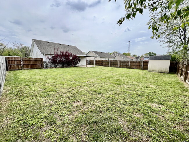 Building Photo - 2785 Russet Ridge Dr
