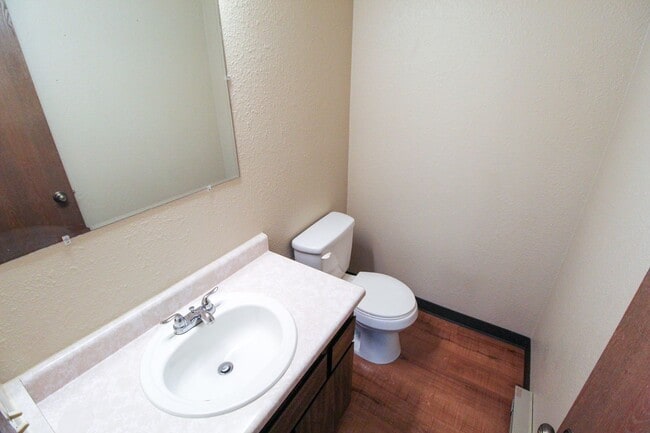 Building Photo - 723 E Broad Ave