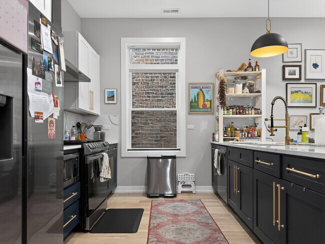 Building Photo - 2451 N Albany Ave