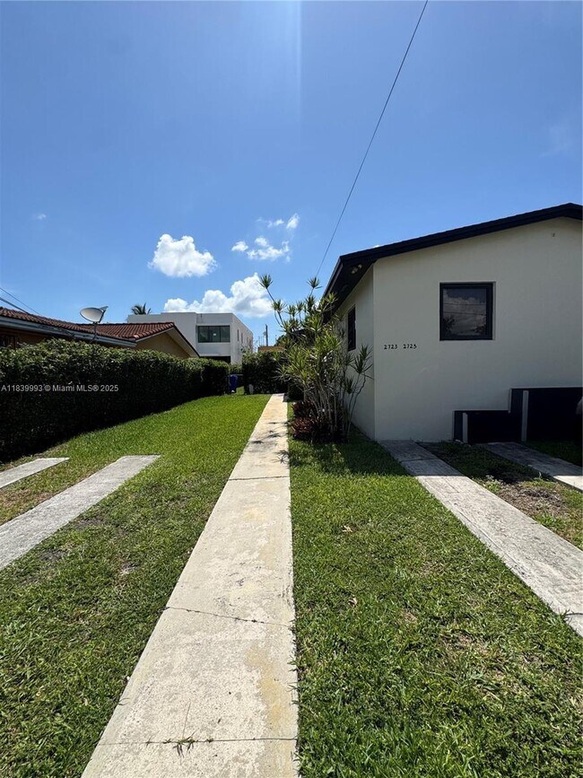 Primary Photo - 2723 SW 31st Ct