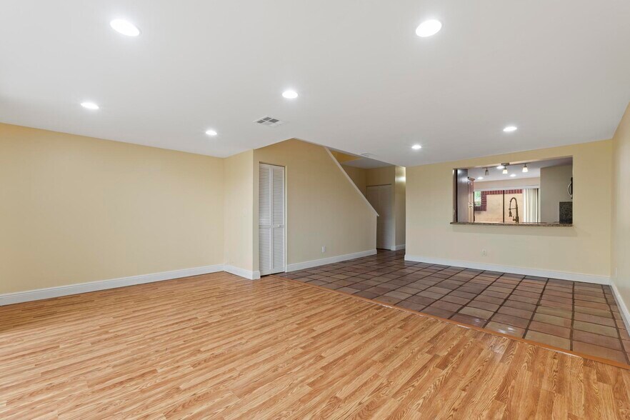 Building Photo - 4651 NW 90th Ave
