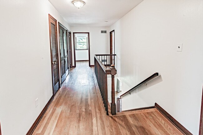 Building Photo - 2412 Manet Rd