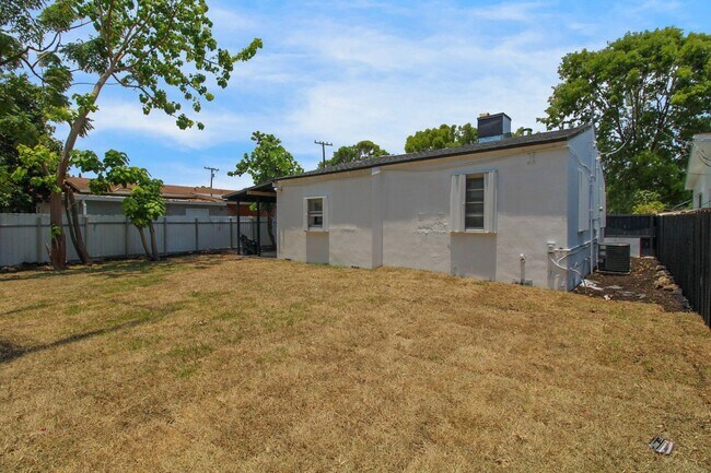 Building Photo - 736 NW 41st St
