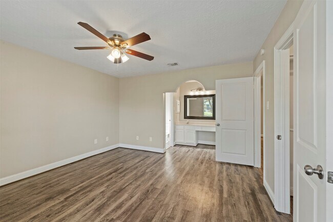 Building Photo - 119 Wood Hollow Dr