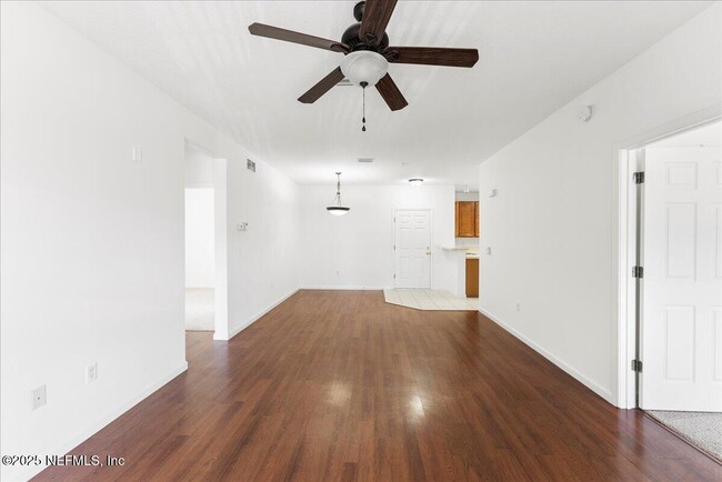 Building Photo - 8215 Green Parrot Rd