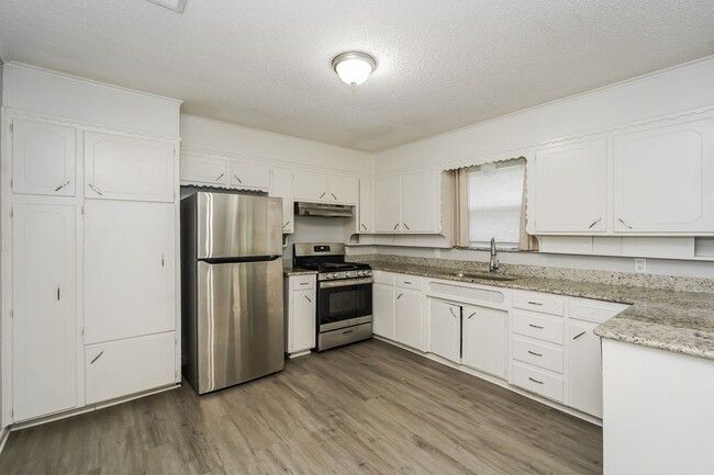 Building Photo - Newly Renovated Single Family Home | 4 BR/2BA | Car Covered Parking | With 2 living areas