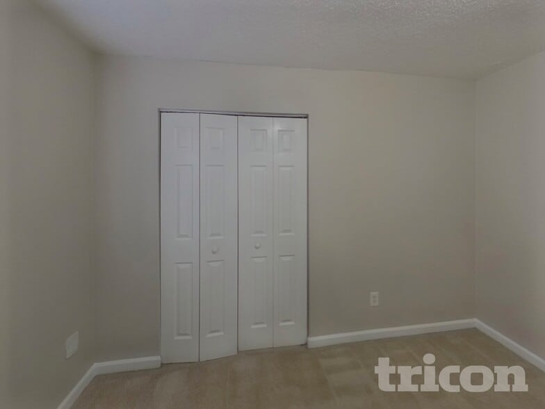 Building Photo - 2024 Meadow Glen Cir