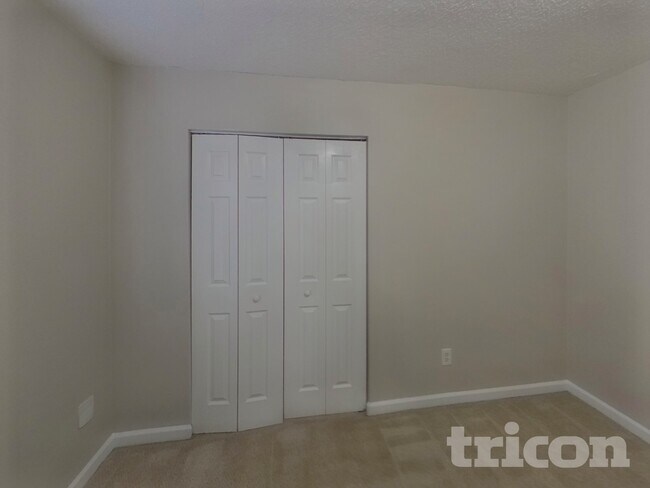 Building Photo - 2024 Meadow Glen Cir